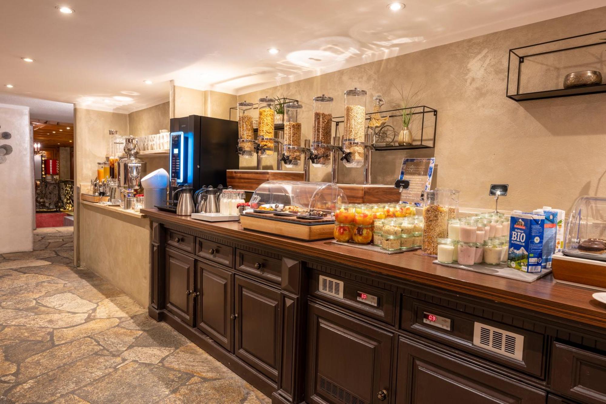 Alpin & Wellness Resort Hotel Ludwig Royal Оберщауфен Екстериор снимка