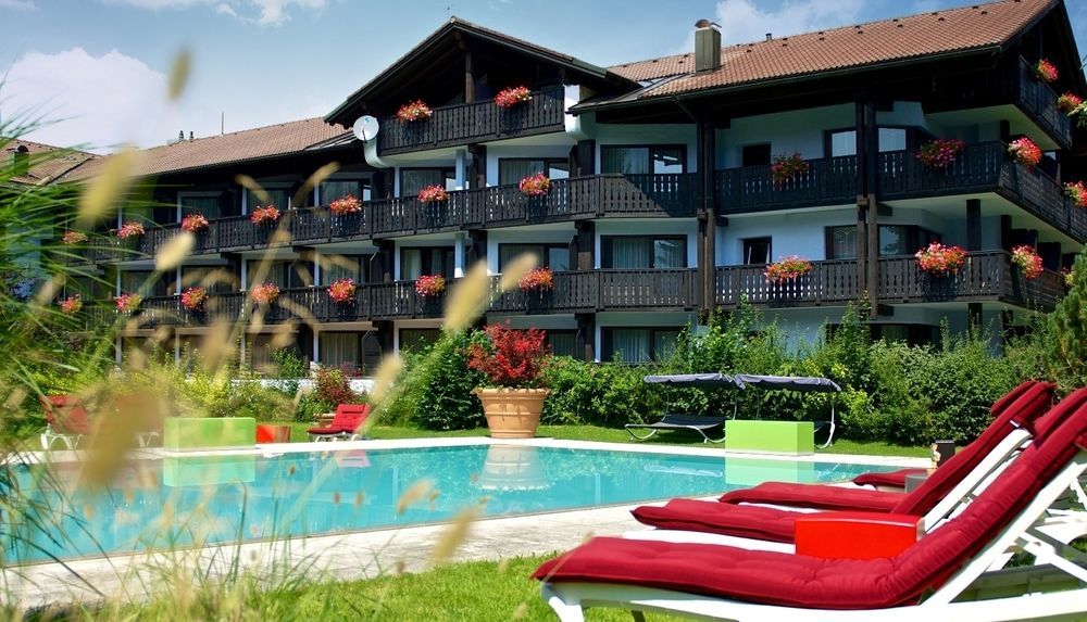 Alpin & Wellness Resort Hotel Ludwig Royal Оберщауфен Екстериор снимка